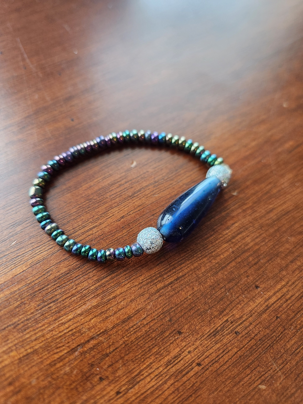 💎Iridescent Beaded Bracelet with Blue Teardrop Accent